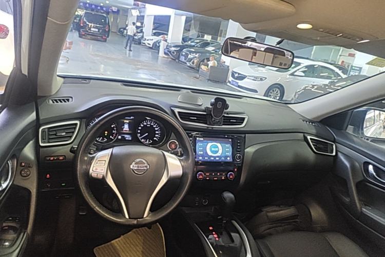 Used Nissan X-Trail 2015 2.0L CVT Comfort MAX Edition 2WD Center Console