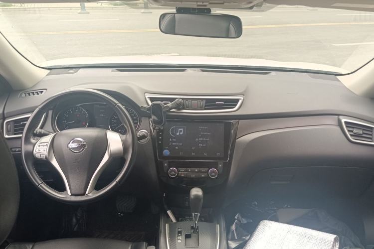 Used Nissan X-Trail 2015 2.0L CVT Comfort MAX Edition 2WD Center Console