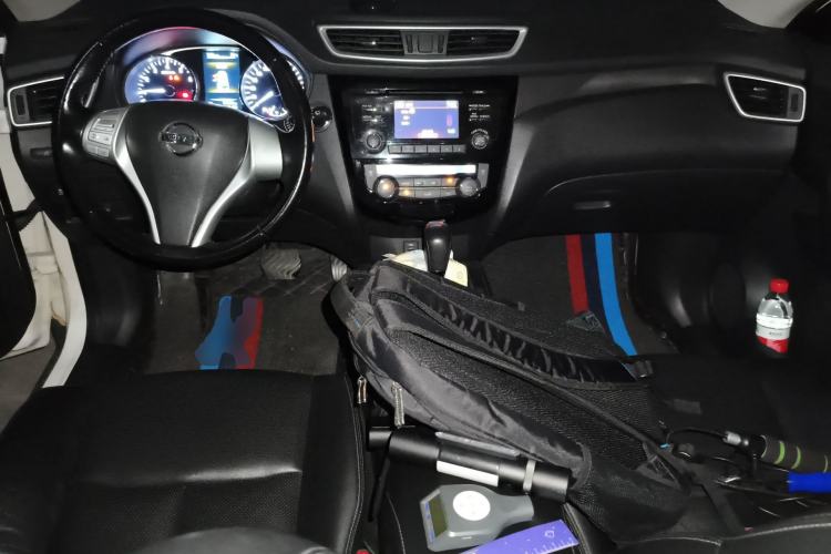 Used Nissan X-Trail 2015 2.0L CVT Comfort MAX Edition 2WD Center Console