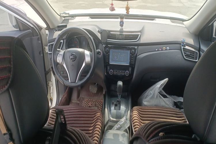 Used Nissan X-Trail 2015 2.0L CVT Comfort MAX Edition 2WD Center Console