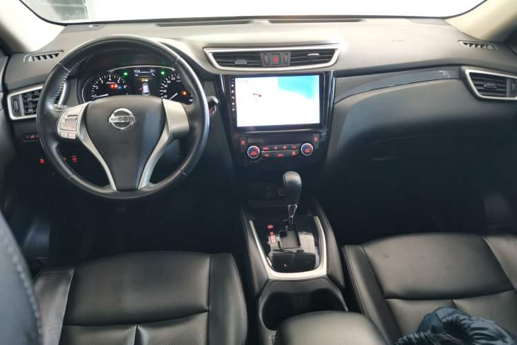 Used Nissan X-Trail 2015 2.5L CVT Leading MAX Edition 4WD Center Console
