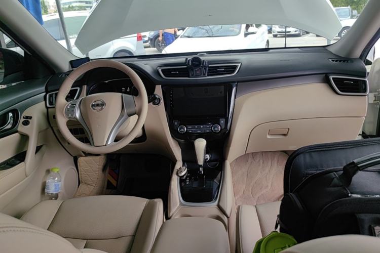 Used Nissan X-Trail 2015 2.0L CVT Comfort MAX Edition 2WD Center Console