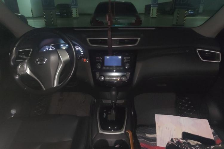 Used Nissan X-Trail 2015 2.5L CVT Leading MAX Edition 4WD Center Console