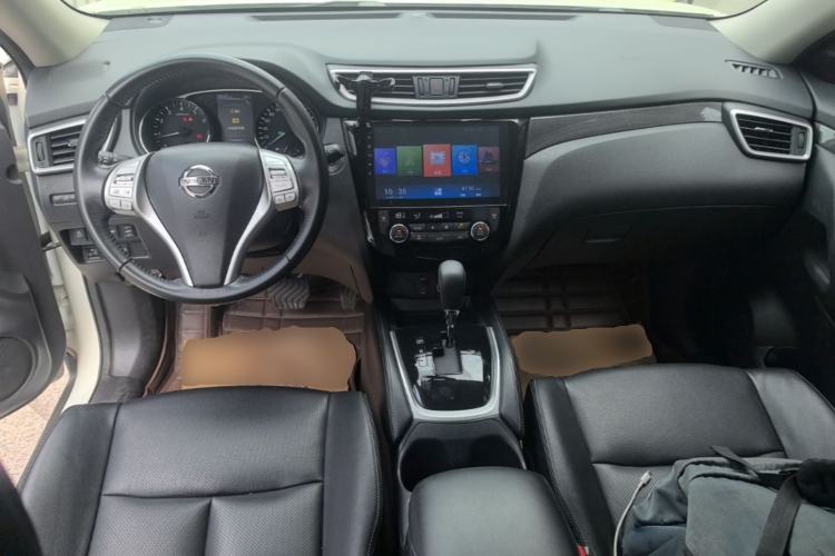 Used Nissan X-Trail 2015 2.5L CVT Leading MAX Edition 4WD Center Console