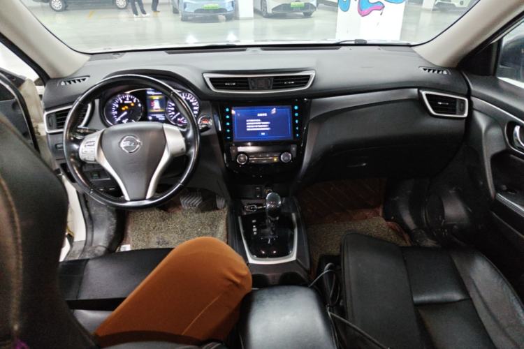 Used Nissan X-Trail 2015 2.0L CVT Comfort MAX Edition 2WD Center Console