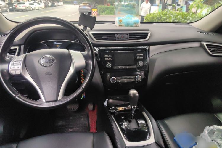 Used Nissan X-Trail 2015 2.0L CVT Comfort MAX Edition 2WD Center Console