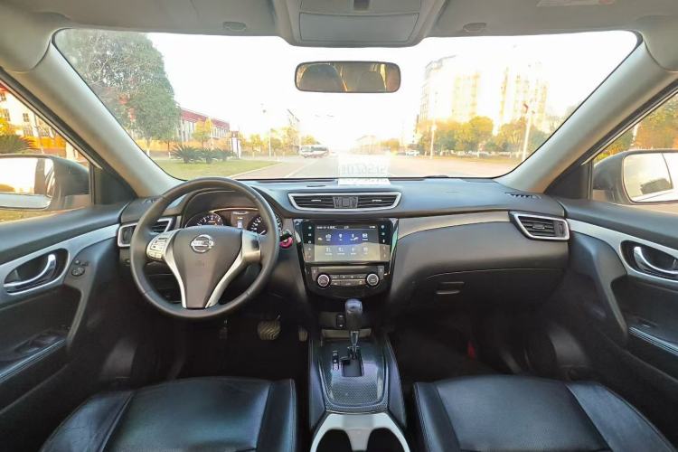 Used Nissan X-Trail 2015 2.0L CVT Comfort MAX Edition 2WD Center Console