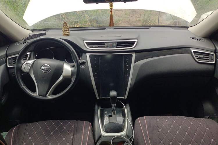 Used Nissan X-Trail 2015 2.5L CVT Leading MAX Edition 4WD Center Console