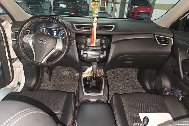 Used Nissan X-Trail 2015 2.0L CVT Comfort MAX Edition 2WD Center Console