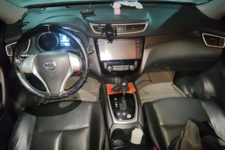 Used Nissan X-Trail 2015 2.0L CVT Comfort MAX Edition 2WD Center Console