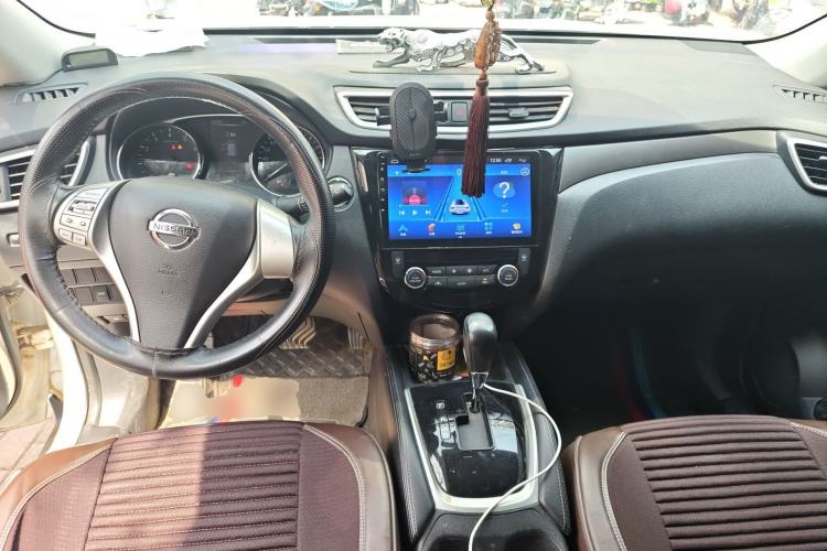 Used Nissan X-Trail 2015 2.0L CVT Comfort MAX Edition 2WD Center Console