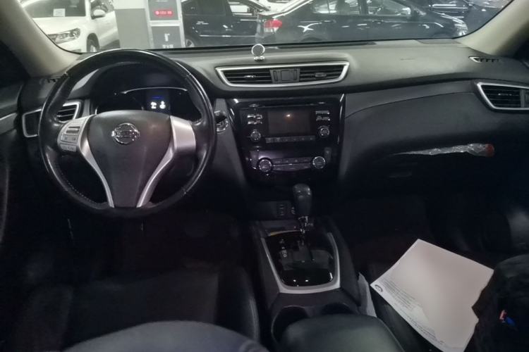 Used Nissan X-Trail 2015 2.0L CVT Comfort MAX Edition 2WD Center Console