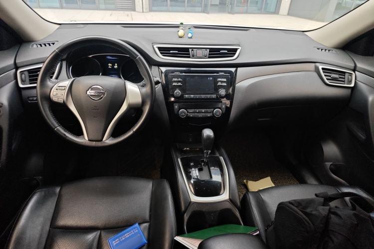 Used Nissan X-Trail 2015 2.0L CVT Comfort MAX Edition 2WD Center Console