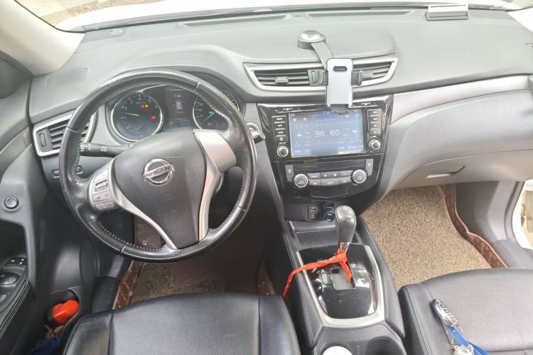 Used Nissan X-Trail 2015 2.0L CVT Comfort MAX Edition 2WD Center Console