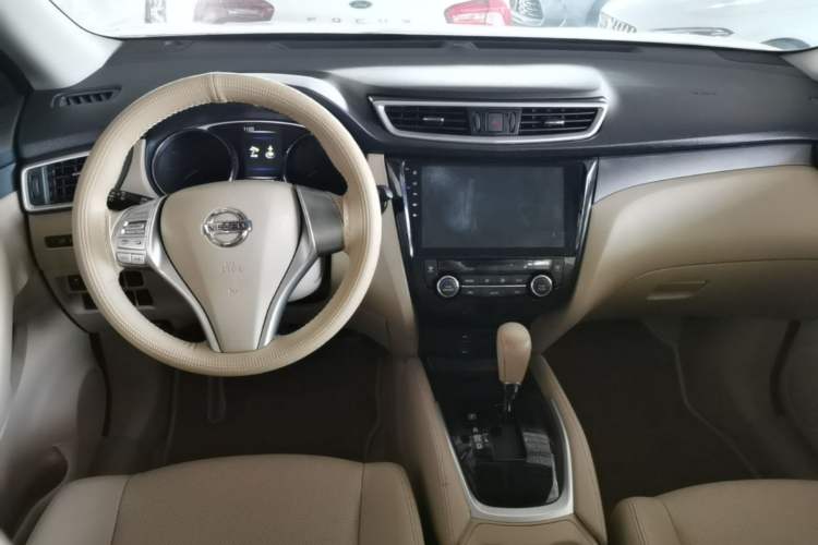 Used Nissan X-Trail 2015 2.0L CVT Comfort MAX Edition 2WD Center Console