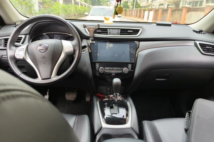 Used Nissan X-Trail 2015 2.0L CVT Comfort MAX Edition 2WD Center Console