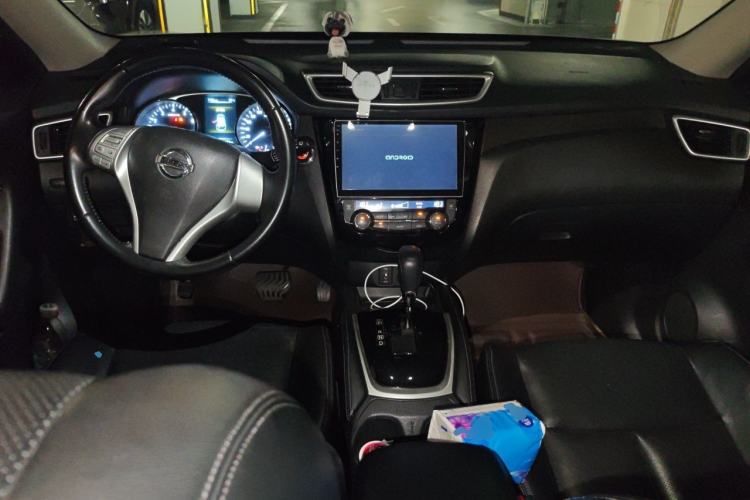 Used Nissan X-Trail 2015 2.0L CVT Comfort MAX Edition 2WD Center Console