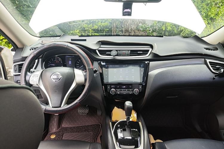 Used Nissan X-Trail 2015 2.0L CVT Comfort MAX Edition 2WD Center Console