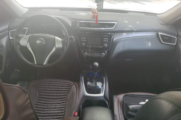 Used Nissan X-Trail 2015 2.0L CVT Comfort MAX Edition 2WD Center Console