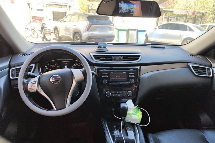 Used Nissan X-Trail 2015 2.0L CVT Comfort MAX Edition 2WD Center Console