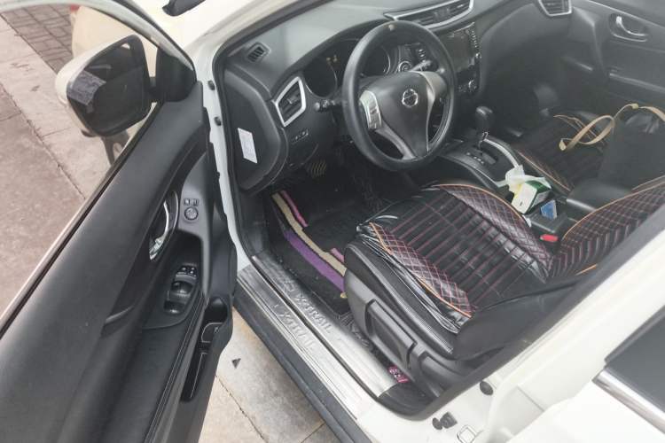 Used Nissan X-Trail 2015 2.0L CVT Comfort MAX Edition 2WD Driver Seat