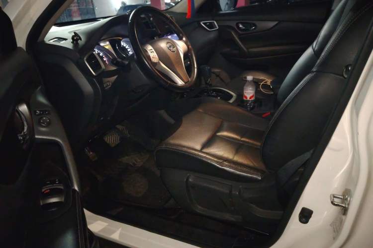 Used Nissan X-Trail 2015 2.0L CVT Comfort MAX Edition 2WD Driver Seat