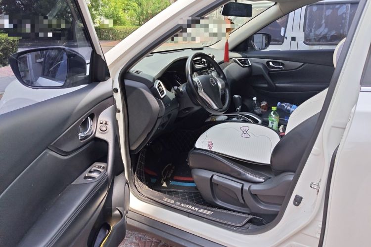 Used Nissan X-Trail 2015 2.0L CVT Comfort MAX Edition 2WD Driver Seat