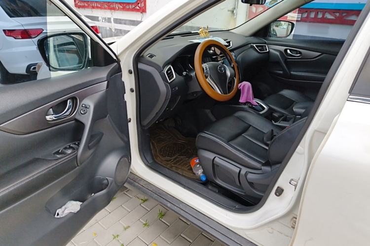Used Nissan X-Trail 2015 2.0L CVT Comfort MAX Edition 2WD Driver Seat