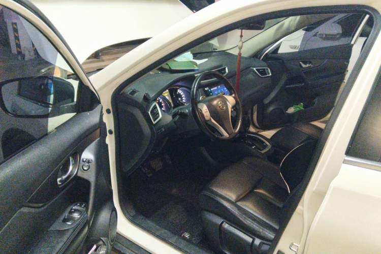 Used Nissan X-Trail 2015 2.0L CVT Comfort MAX Edition 2WD Driver Seat