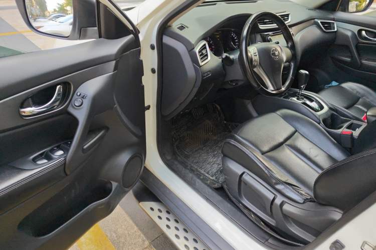 Used Nissan X-Trail 2015 2.0L CVT Comfort MAX Edition 2WD Driver Seat