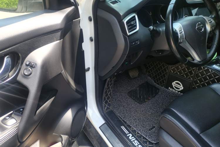 Used Nissan X-Trail 2015 2.5L CVT Leading MAX Edition 4WD Driver Seat