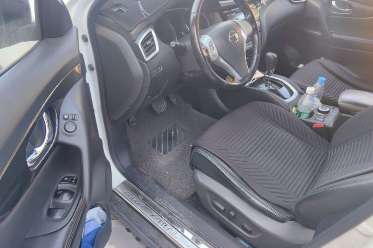 Used Nissan X-Trail 2015 2.5L CVT Leading MAX Edition 4WD Driver Seat