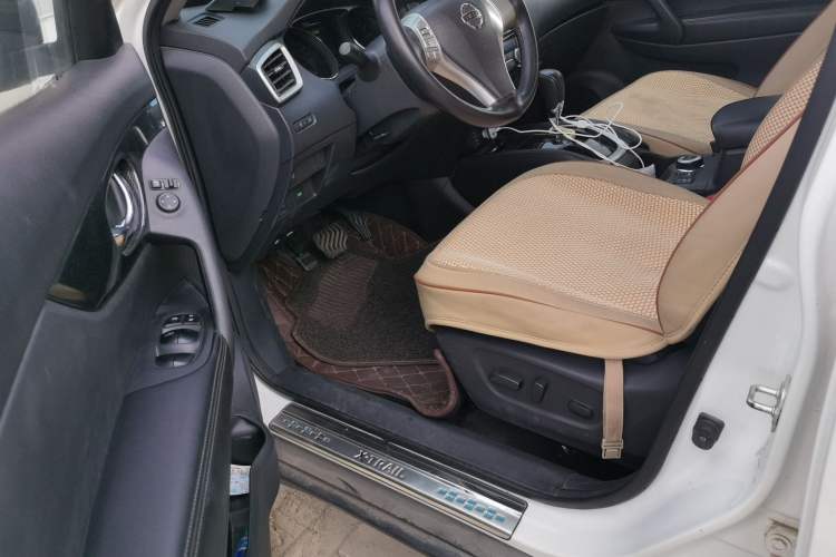 Used Nissan X-Trail 2015 2.5L CVT Leading MAX Edition 4WD Driver Seat
