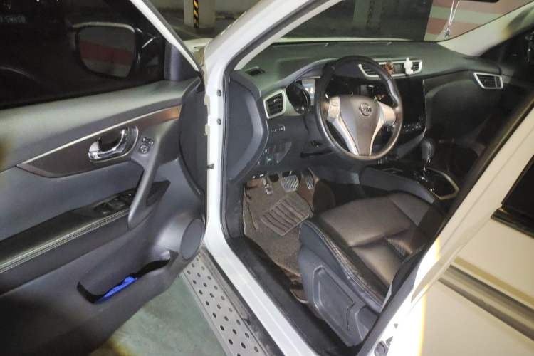 Used Nissan X-Trail 2015 2.0L CVT Comfort MAX Edition 2WD Driver Seat