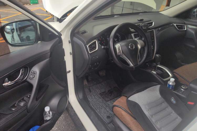 Used Nissan X-Trail 2015 2.5L CVT Leading MAX Edition 4WD Driver Seat