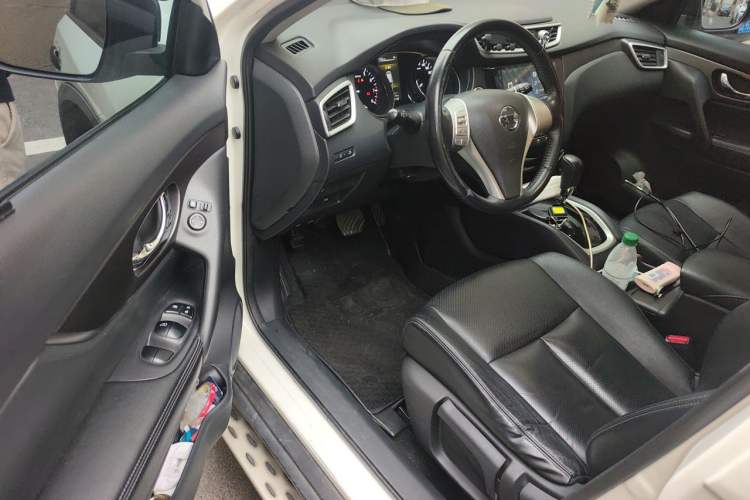 Used Nissan X-Trail 2015 2.0L CVT Comfort MAX Edition 2WD Driver Seat