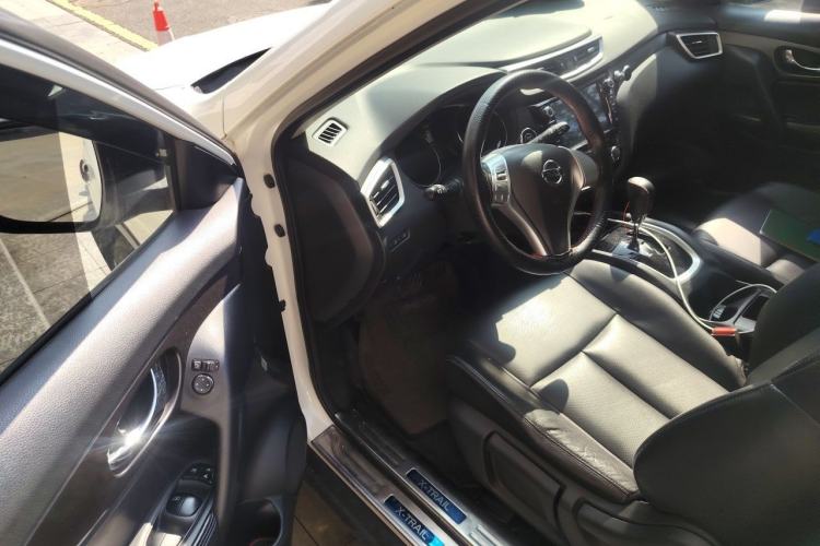 Used Nissan X-Trail 2015 2.0L CVT Comfort MAX Edition 2WD Driver Seat