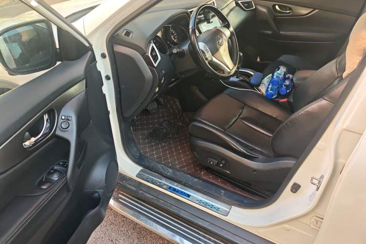 Used Nissan X-Trail 2015 2.0L CVT Comfort MAX Edition 2WD Driver Seat
