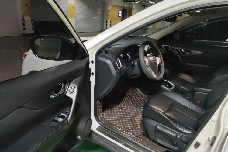 Used Nissan X-Trail 2015 2.0L CVT Comfort MAX Edition 2WD Driver Seat