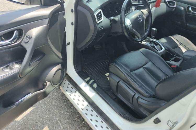 Used Nissan X-Trail 2015 2.0L CVT Comfort MAX Edition 2WD Driver Seat
