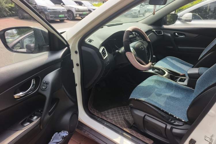 Used Nissan X-Trail 2015 2.0L CVT Comfort MAX Edition 2WD Driver Seat