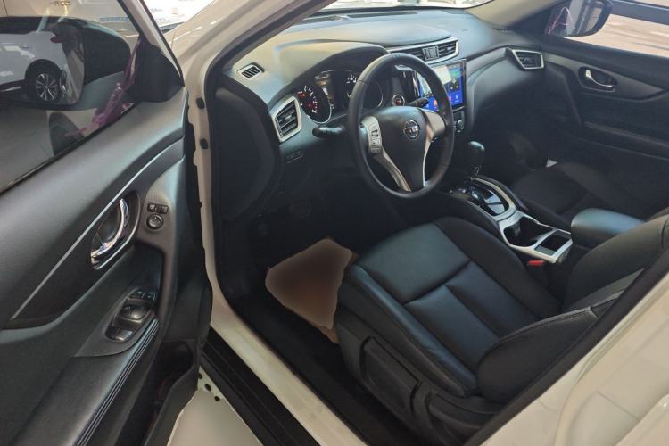 Used Nissan X-Trail 2015 2.0L CVT Comfort MAX Edition 2WD Driver Seat