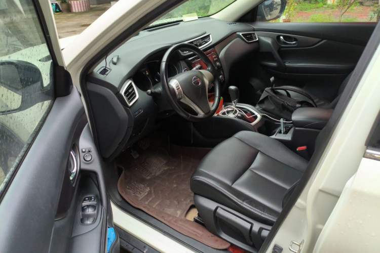 Used Nissan X-Trail 2015 2.0L CVT Comfort MAX Edition 2WD Driver Seat