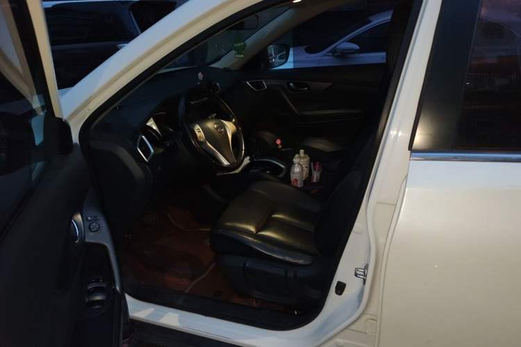 Used Nissan X-Trail 2015 2.0L CVT Comfort MAX Edition 2WD Driver Seat