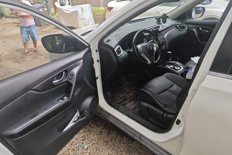 Used Nissan X-Trail 2015 2.0L CVT Comfort MAX Edition 2WD Driver Seat