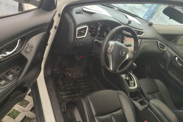 Used Nissan X-Trail 2015 2.0L CVT Comfort MAX Edition 2WD Driver Seat