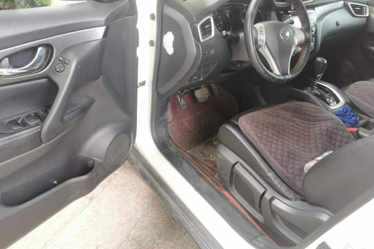 Used Nissan X-Trail 2015 2.0L CVT Comfort MAX Edition 2WD Driver Seat