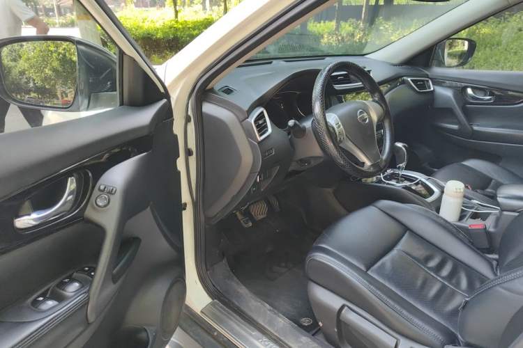 Used Nissan X-Trail 2015 2.0L CVT Comfort MAX Edition 2WD Driver Seat