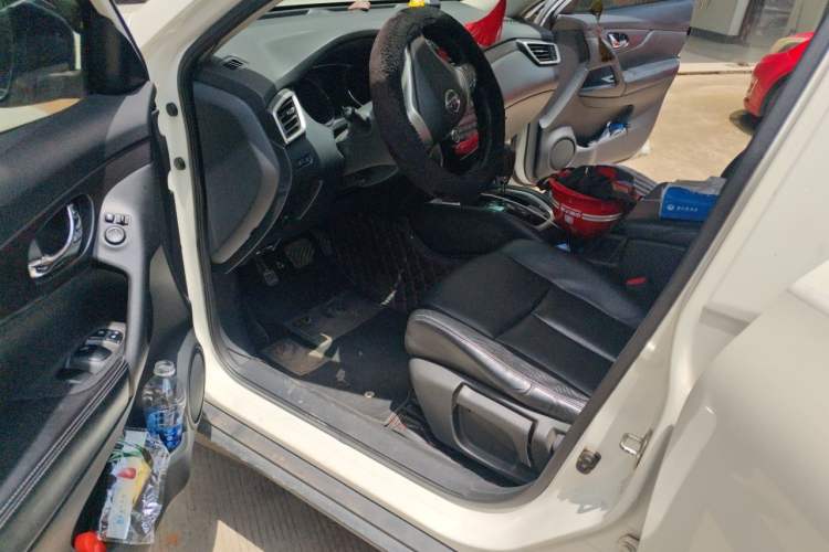 Used Nissan X-Trail 2015 2.0L CVT Comfort MAX Edition 2WD Driver Seat