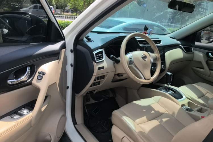 Used Nissan X-Trail 2015 2.0L CVT Comfort MAX Edition 2WD Driver Seat